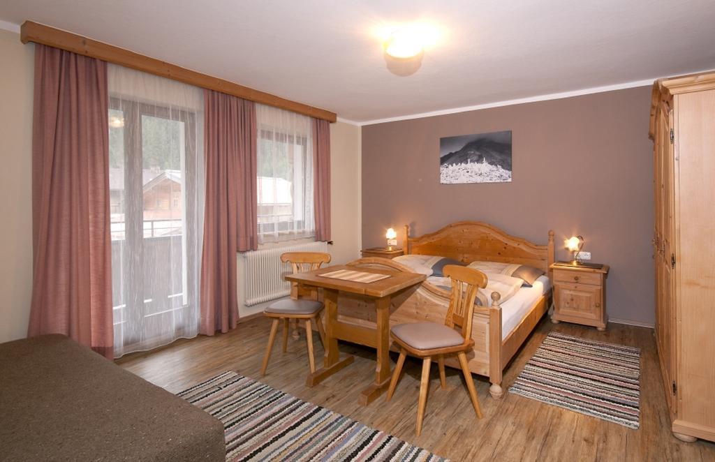 Landhaus Tyrol Mayrhofen Room photo